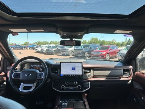 Used 2024 Ford Expedition Limited AWD/4WD image 27
