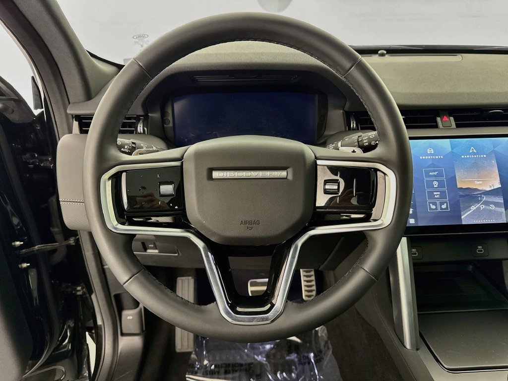 Certified 2025 Land Rover Discovery Sport Dynamic SE AWD/4WD image 11