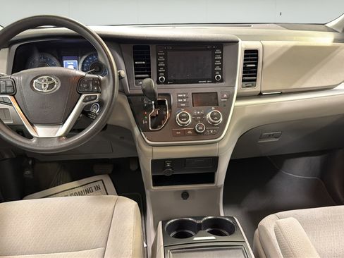 Used 2020 Toyota Sienna LE FWD image 23