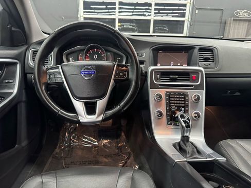 Used 2018 Volvo V60 T5 Cross Country w/ Convenience Package image 36