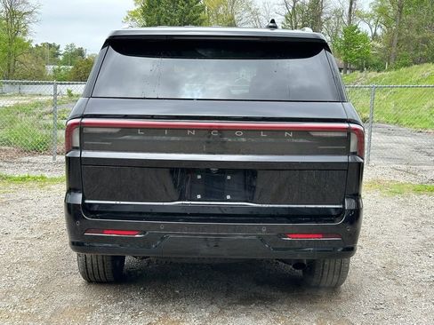 New 2025 Lincoln Navigator Reserve AWD/4WD image 5