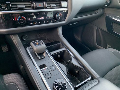 Used 2025 Nissan Pathfinder SV image 43