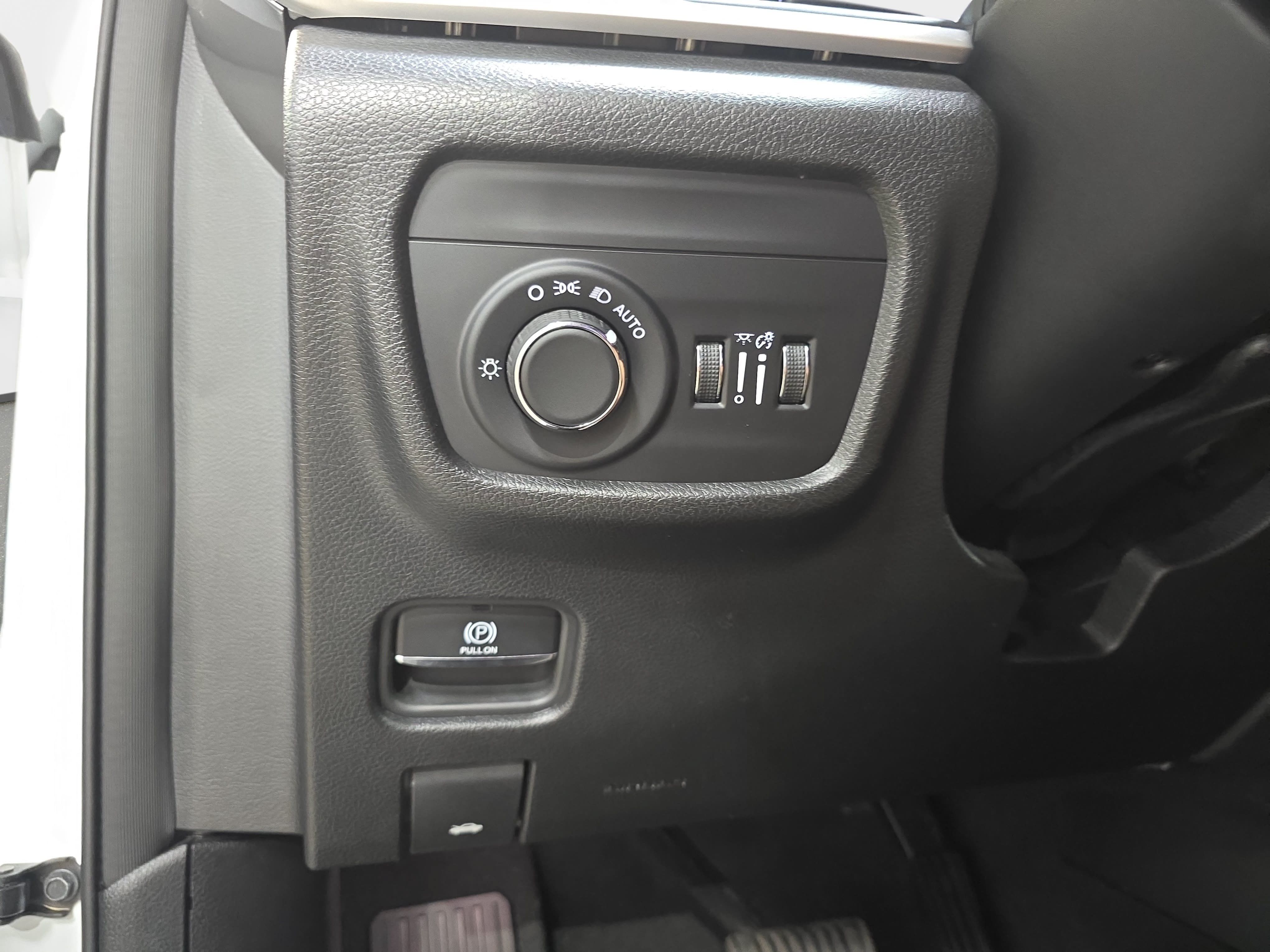 Used 2023 Jeep Grand Cherokee L Laredo AWD/4WD image 23