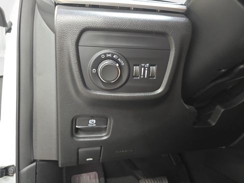 Used 2023 Jeep Grand Cherokee L Laredo AWD/4WD image 23