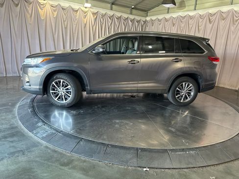 Used 2019 Toyota Highlander XLE FWD image 8