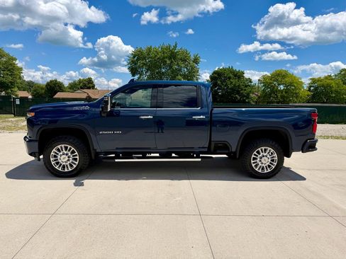 Used 2022 Chevrolet Silverado 2500 High Country w/ Technology Package AWD/4WD image 2