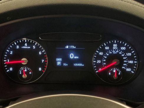 Used 2020 Kia Sorento LX image 16