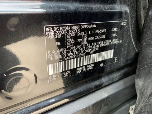 Used 2023 Toyota Venza Limited image 37