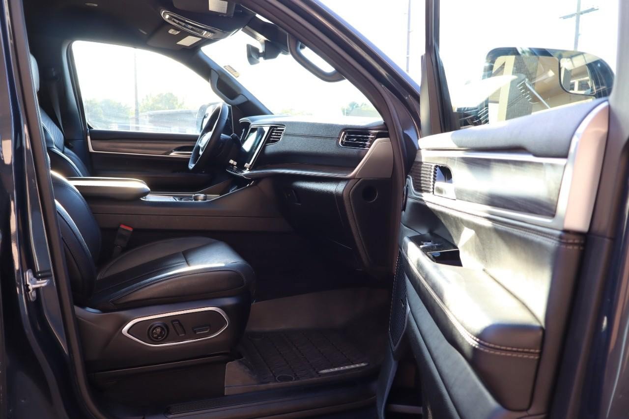 Used 2024 Jeep Wagoneer L Series II w/ Flexible Seating Group AWD/4WD image 40