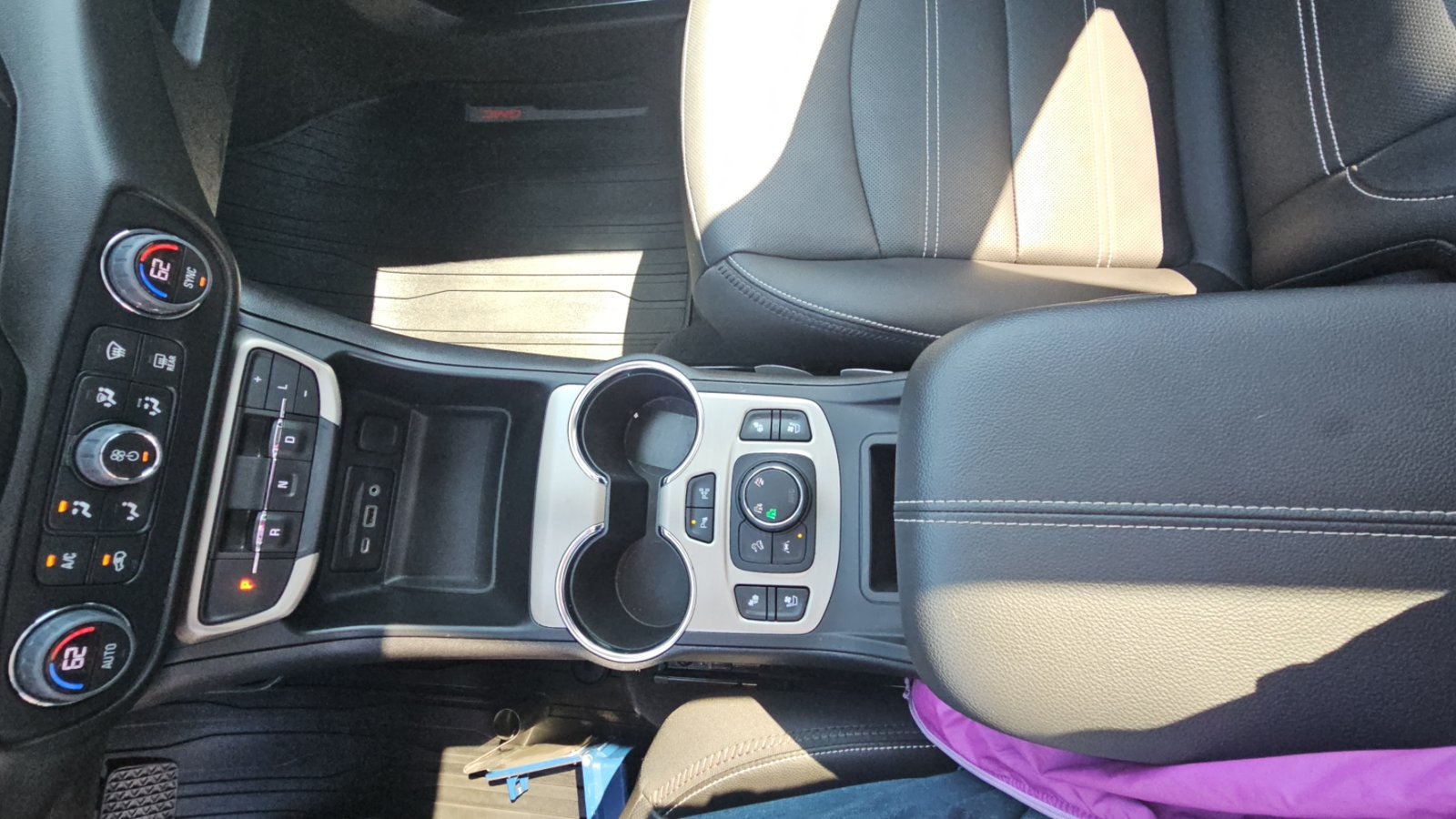 Used 2024 GMC Terrain Denali w/ Denali Premium Package AWD/4WD image 20