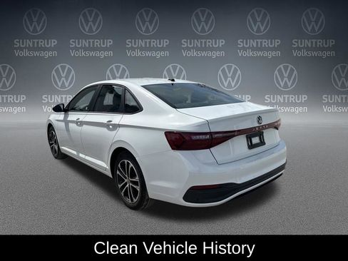 Used 2025 Volkswagen Jetta Sport FWD image 3