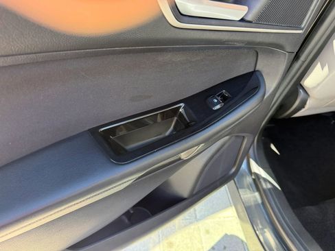 Used 2019 Ford Edge SEL FWD image 27