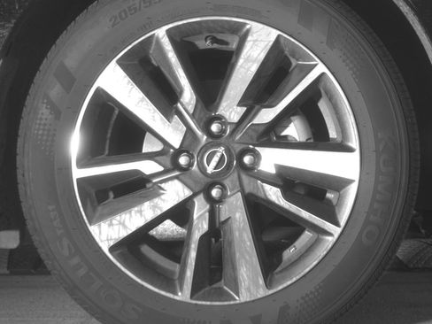 Used 2025 Nissan Versa SV image 13