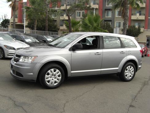Used 2015 Dodge Journey American Value Package w/ Flexible Seating Group FWD image 2