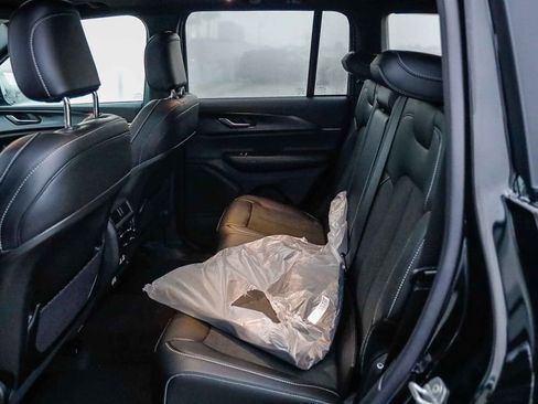 New 2025 Jeep Grand Cherokee Altitude image 20