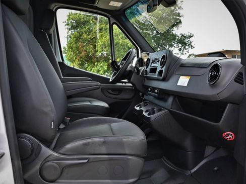 Used 2025 Mercedes-Benz Sprinter 2500 image 15