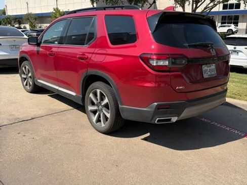 Used 2024 Honda Pilot Touring image 3