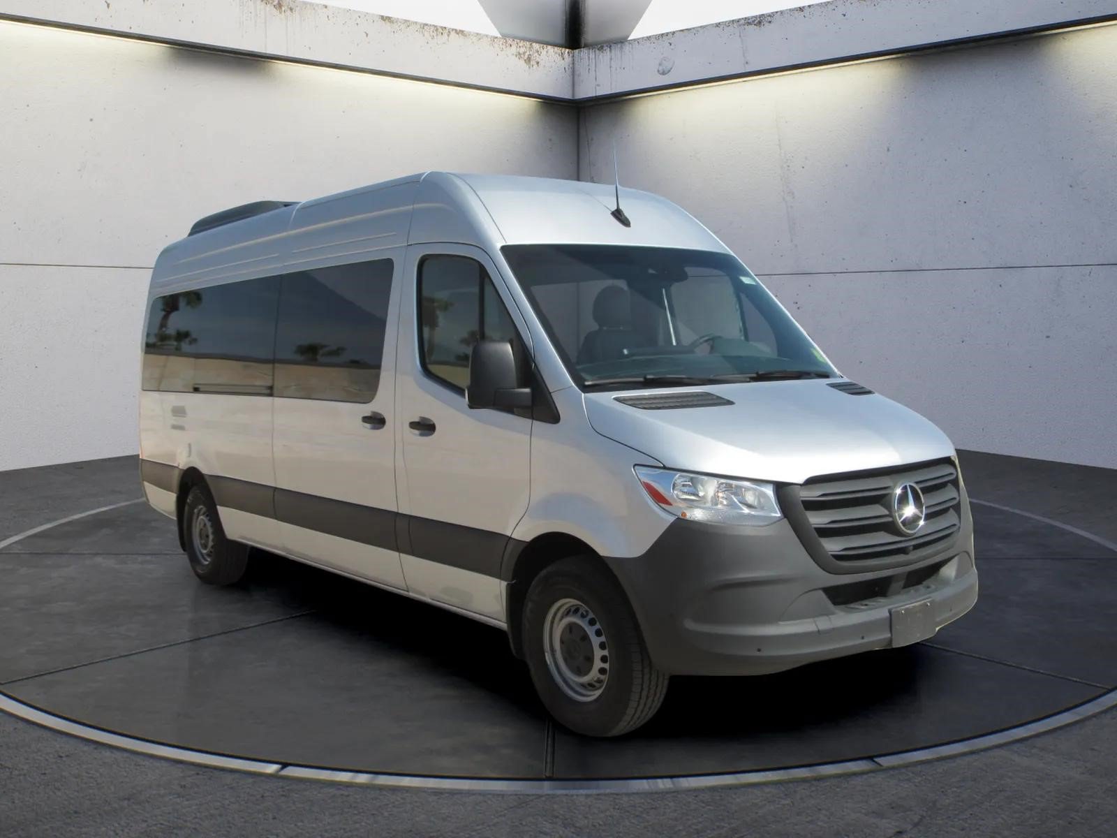 Used 2024 Mercedes-Benz Sprinter 2500 image 2