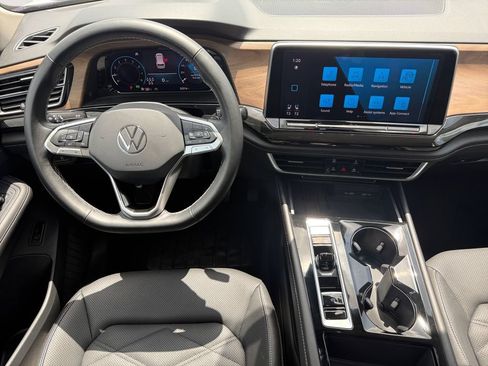 Used 2025 Volkswagen Atlas SE FWD image 10