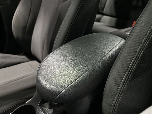 Used 2017 Hyundai Veloster Value Edition image 27