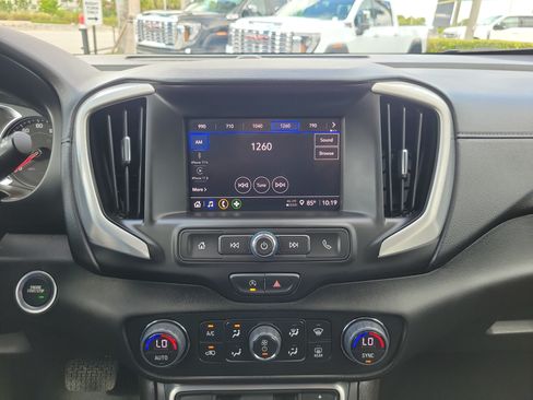 Used 2024 GMC Terrain SLE w/ Driver Convenience Package FWD image 22