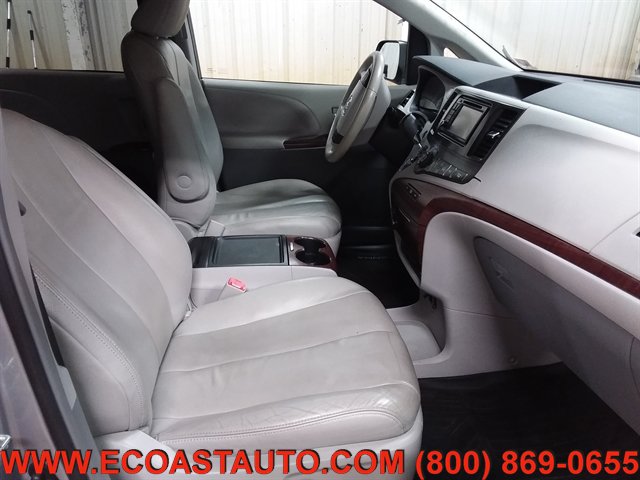 Used 2014 Toyota Sienna XLE w/ Entertainment Package FWD image 13