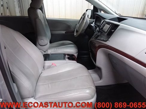 Used 2014 Toyota Sienna XLE image 13