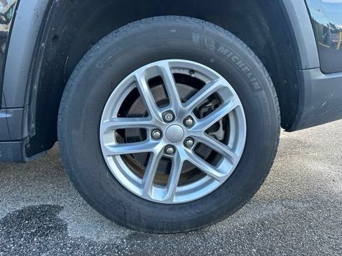 Used 2023 Jeep Grand Cherokee L Laredo RWD image 16