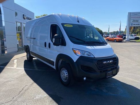 Used 2025 RAM ProMaster 2500 w/ Premium Convenience Group image 7