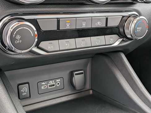 Certified 2025 Nissan Sentra SV image 22