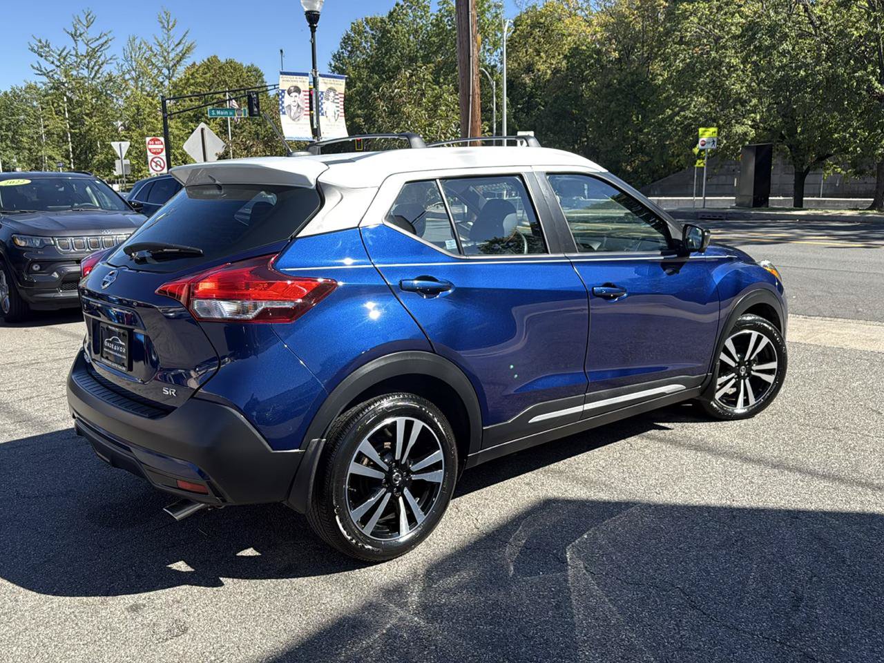 Used 2019 Nissan Kicks SR w/ SR Premium Package FWD image 7