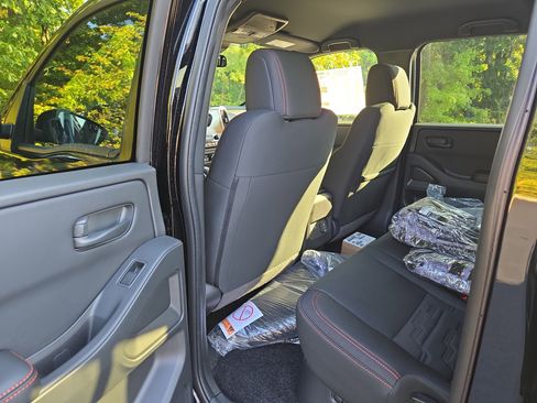 New 2026 Nissan Frontier PRO-4X w/ Pro-4x Convenience Package image 15