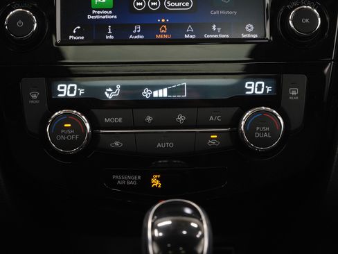 Used 2018 Nissan Rogue SV w/ Sun & Sound Touring Package image 18