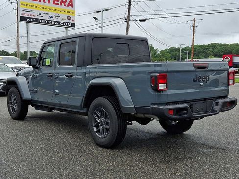 New 2026 Jeep Gladiator Sport AWD/4WD image 3