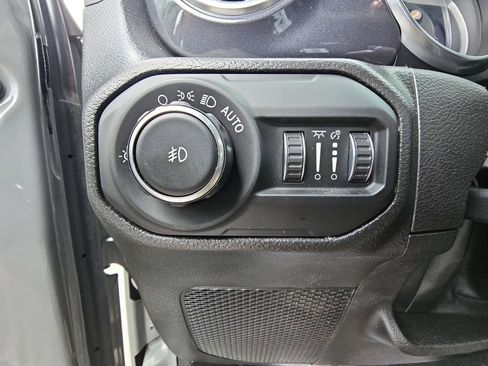 Used 2022 Jeep Wrangler Unlimited Sahara AWD/4WD image 30