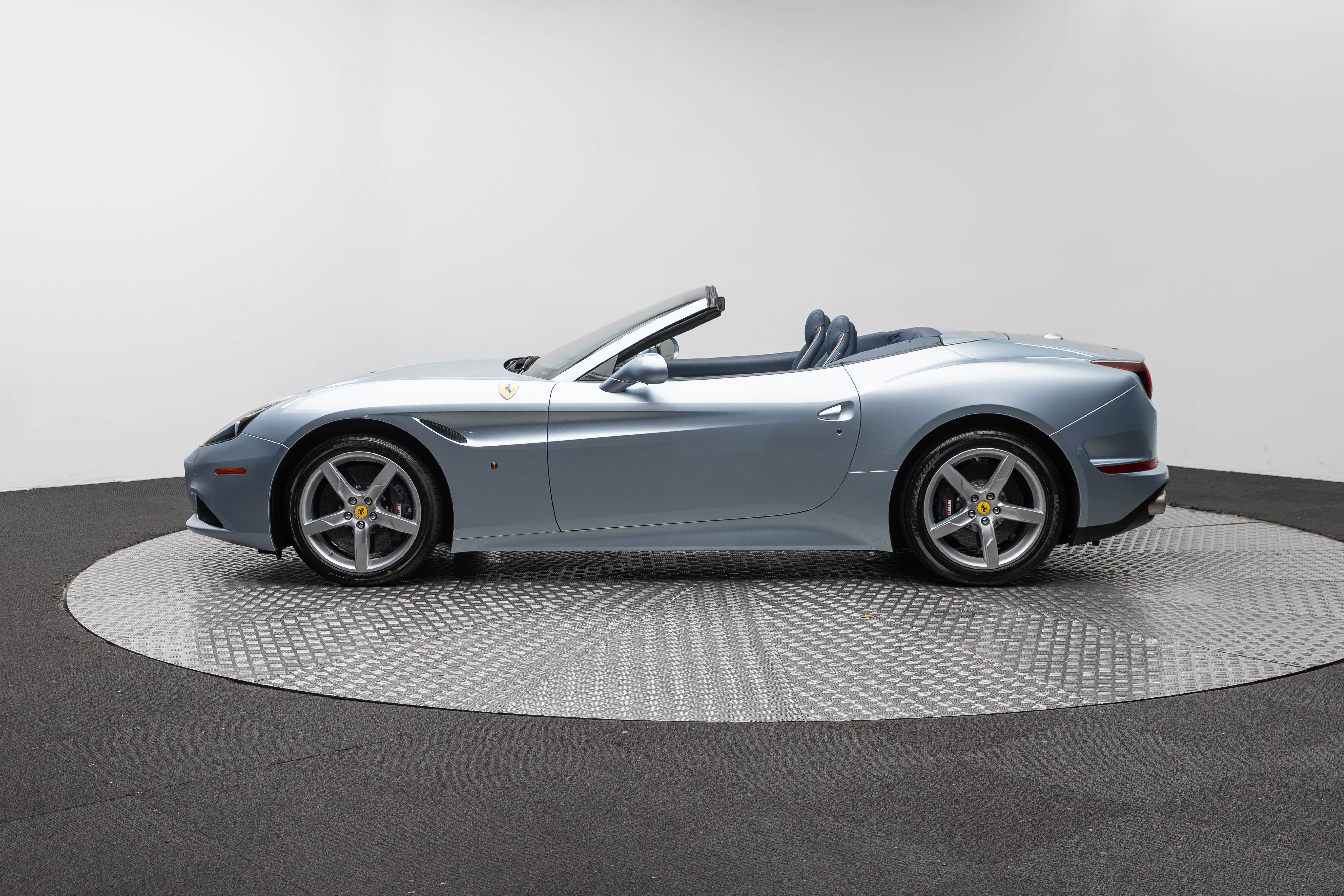Certified 2015 Ferrari California T RWD image 2