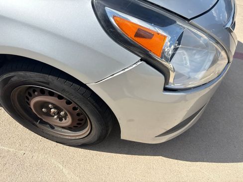 Used 2019 Nissan Versa SV FWD image 6