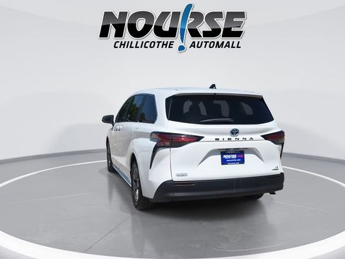Used 2021 Toyota Sienna LE FWD image 7
