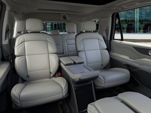 New 2026 Lincoln Navigator Reserve w/ Jet Appearance Package AWD/4WD image 11
