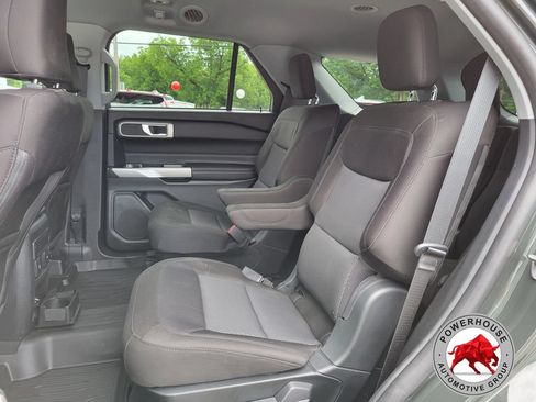 Used 2023 Ford Explorer XLT AWD/4WD image 16
