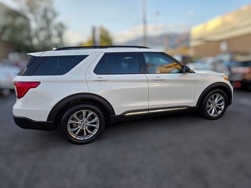 Used 2020 Ford Explorer XLT w/ Equipment Group 202A RWD image 5