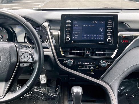 Used 2023 Toyota Camry SE FWD image 6
