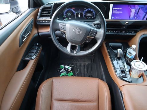 Used 2025 Toyota Crown Signia image 5