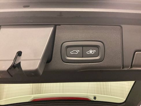 Used 2023 Volvo XC60 B5 Plus image 26