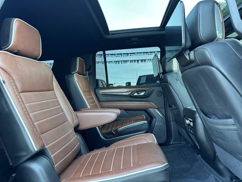 Used 2024 GMC Yukon XL Denali Ultimate AWD/4WD image 21