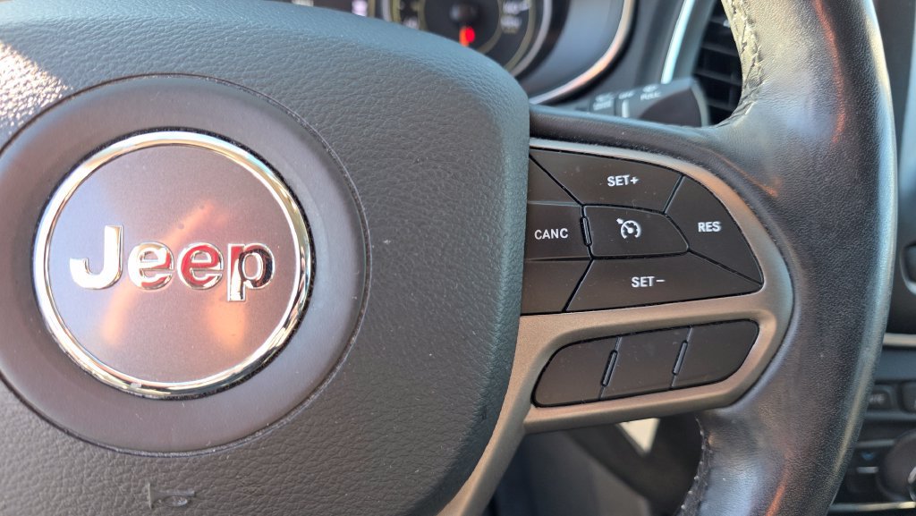 Used 2019 Jeep Cherokee Latitude w/ Cold Weather Group AWD/4WD image 15