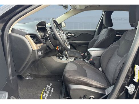 Used 2015 Jeep Cherokee Latitude image 13