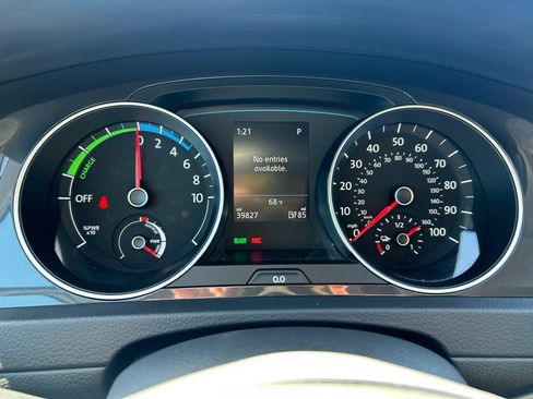 Used 2019 Volkswagen e-Golf SE w/ Driver Assistance Package FWD image 23