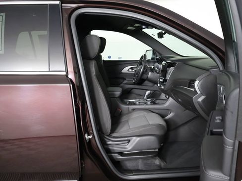 Used 2022 Chevrolet Traverse LT FWD image 29
