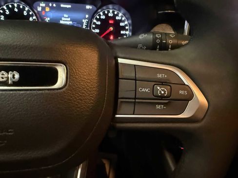 Certified 2023 Jeep Compass Latitude image 30